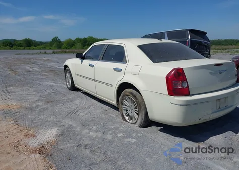 2010 Chrysler 300 Touring/Signature Series/Executive Series z USA, uszkodzony, nr VIN 2C3CA5CVXAH246621